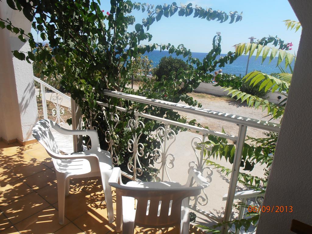 Iro Apartments Paralia Agias Foteinis Exterior photo